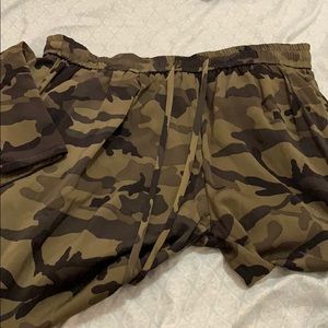 Gorgeous camo pants.